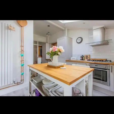 Laytonia Avenue-3
